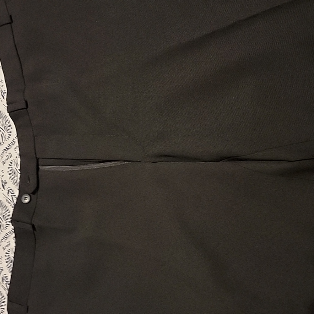 Men's DKNY dress pants like new.  W size 40,  30 L, black wool.